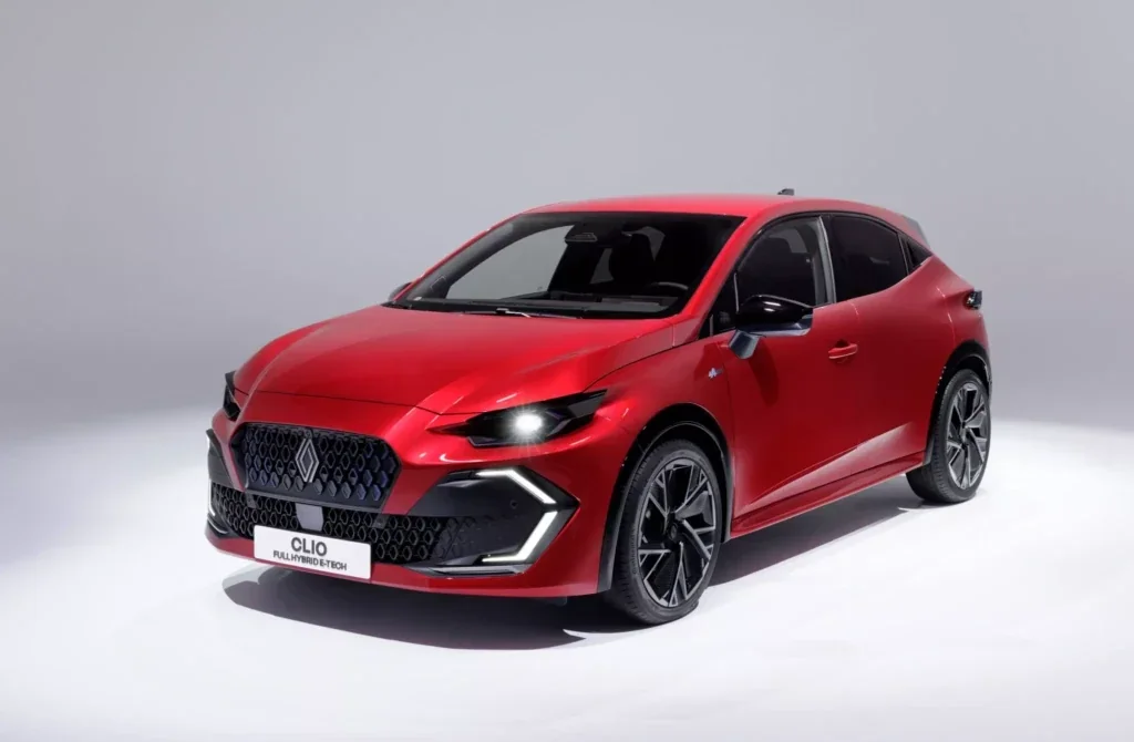 Червоний Renault Clio, лідер продажів нових авто в Європі