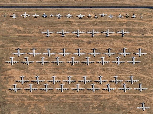 Тисячі списаних військових літаків на авіабазі Девіс-Монтан в Аризоні