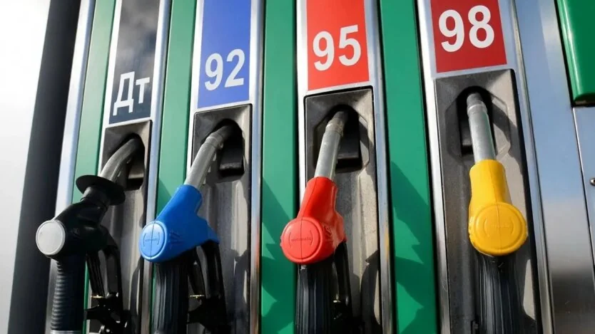 Пістолети заправних колонок з дизелем ДТ та бензином 92, 95, 98 на АЗС