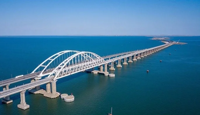Керченський міст, який росіяни звели до окупованого Криму