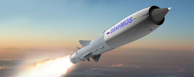 Ракета BrahMos, яку Індія може поставити ОАЕ, у польоті