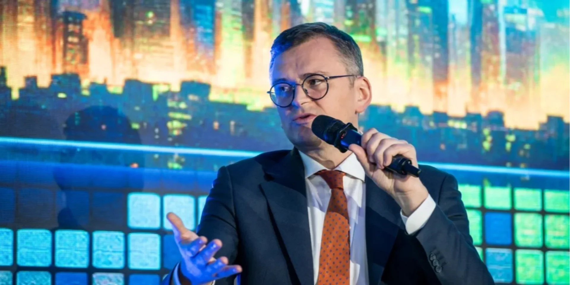 Дмитро Кулеба коментує скандал Навроцького з орденом Зеленського