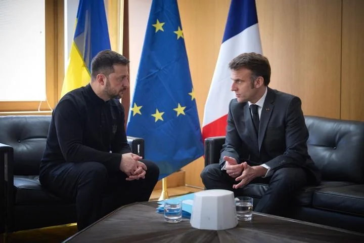 Зеленський і Макрон на переговорах щодо запрошення на саміт G7
