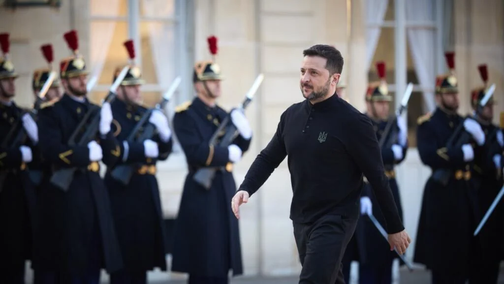 Президент Зеленський перед французькими гвардійцями на параді в Парижі 14 липня