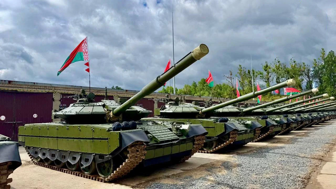 Беларусь передает армии батальон модернизированных танков Т-72БМ2 Батальон модернизированных танков Т-72БМ2 Вооруженных Сил Беларуси на церемонии