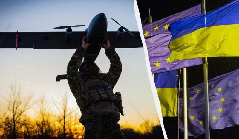 Український військовий з дроном на тлі прапорів України та ЄС