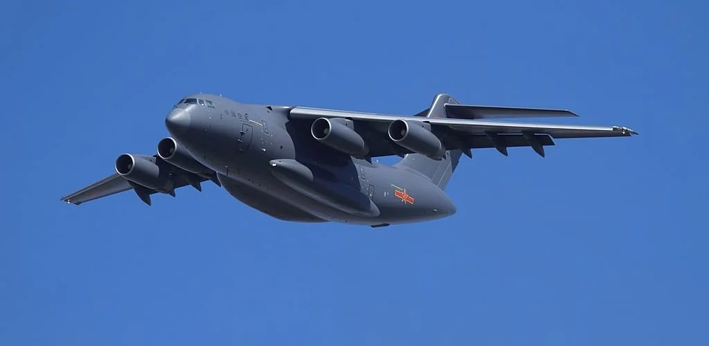 Важкий транспортний літак Y-20B ВПС Китаю з двигунами WS-20 у польоті