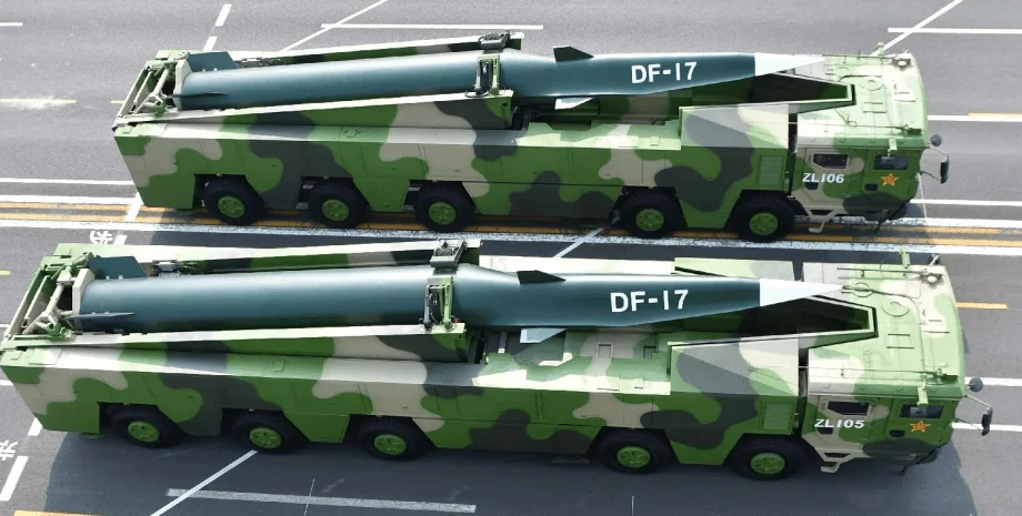 Китайські гіперзвукові ракети DF-17 на мобільних пускових установках