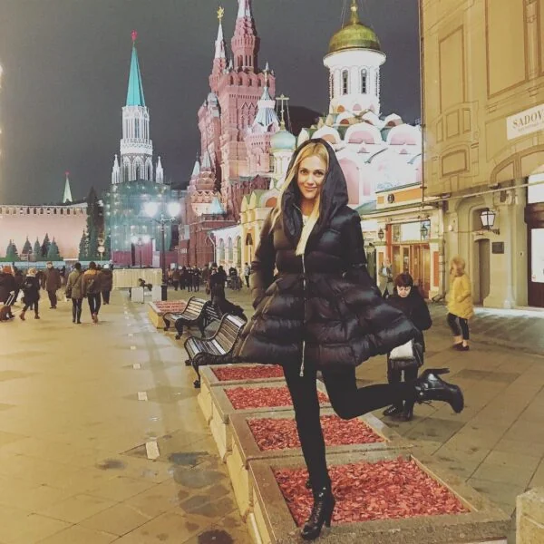 Мер’єм Узерлі на Червоній площі біля Кремля в Москві