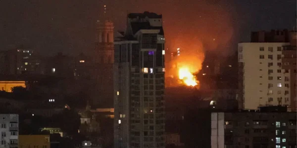 Вибух у багатоповерхівці Києва вночі внаслідок балістичного удару РФ