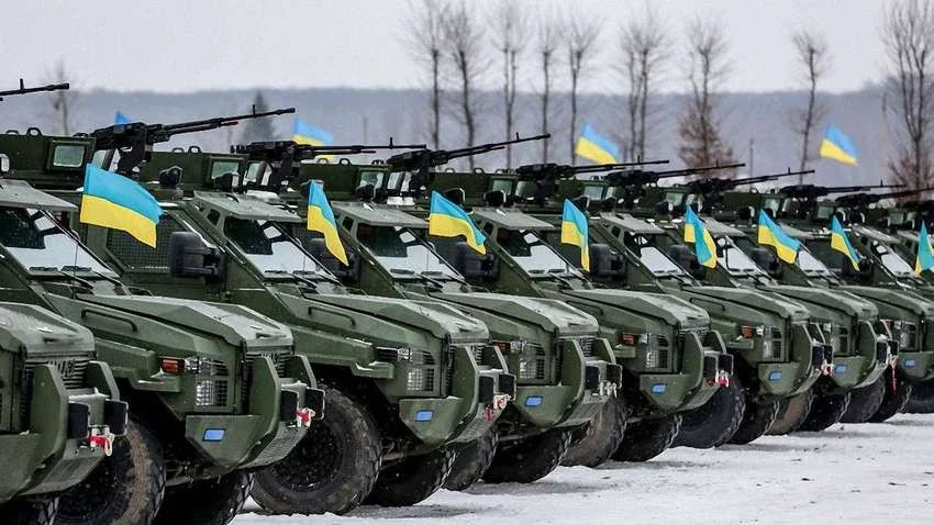 Украинские оборонные компании находятся в лучшем положении, чем европейские, — CEO PBS Velka Bites Милан Махолан Украинские бронемашины с флагами выстроены в ряд на снегу