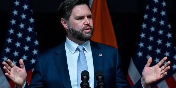 Джей Ді Венс заявляє про нульові здобутки РФ від наступу в Україні